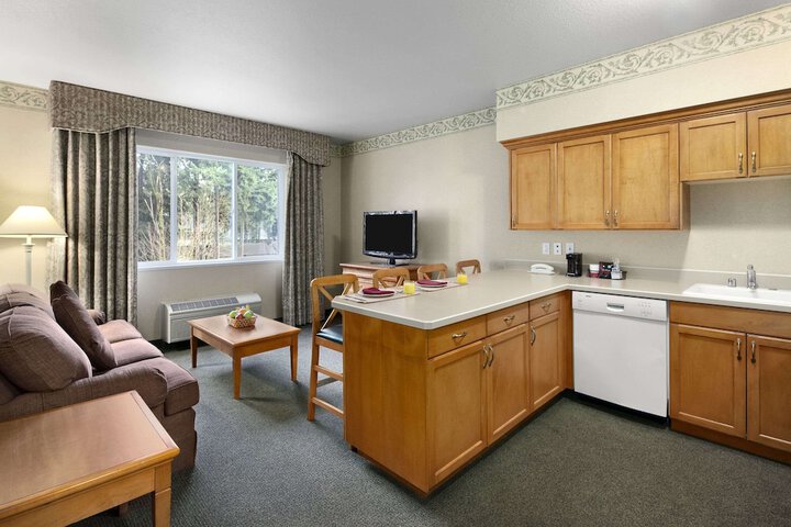 Room 6 of 18