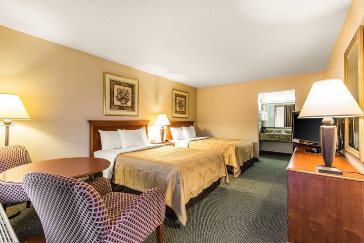 Room 4 of 32