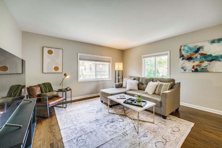 Top-floor Wyandotte Apt Near Detroit Riverfront!