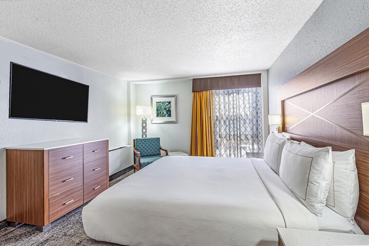 DoubleTree by Hilton Milwaukee Downtown