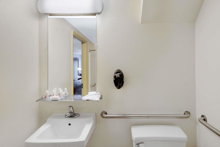 Days Inn by Wyndham Geneva / Finger Lakes