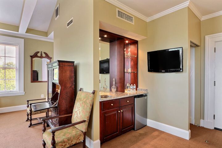 Room 25 of 170