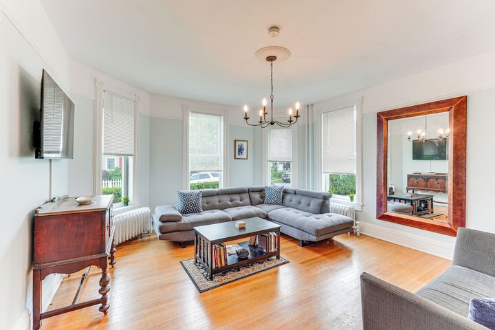 Charming Victorian Retreat w / Hudson River Views
