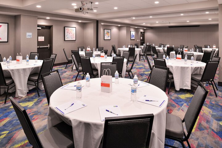 Holiday Inn Express & Suites Bryant - Benton Area by IHG