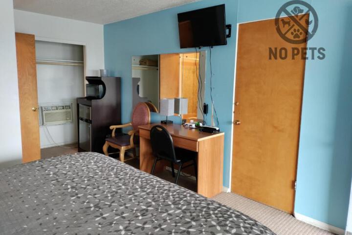Eight Bar B Motel