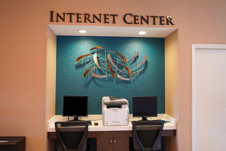 Business Center 57 of 60