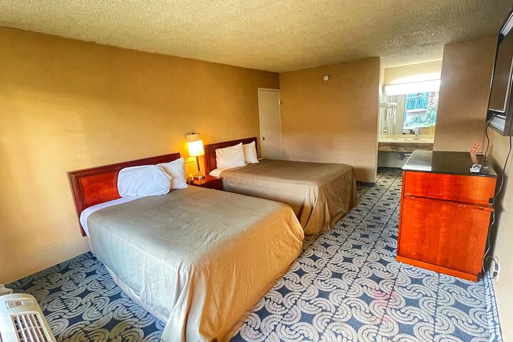 Room 17 of 33