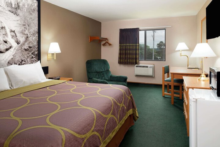 Room 8 of 15