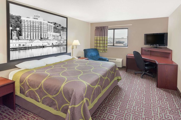 Room 10 of 18