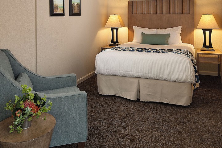 Cambria Landing Inn & Suites
