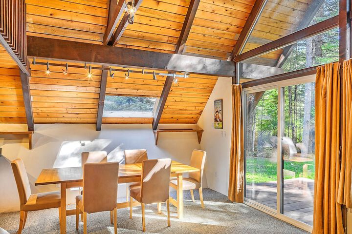 Four Stone Lodge Near Mt. Rainier