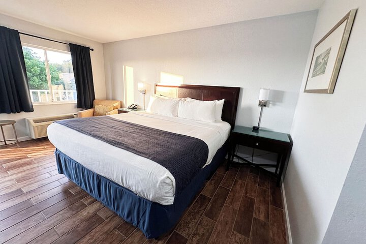 Room 6 of 23