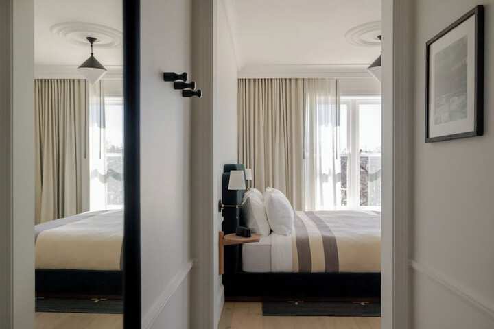 Room 6 of 34