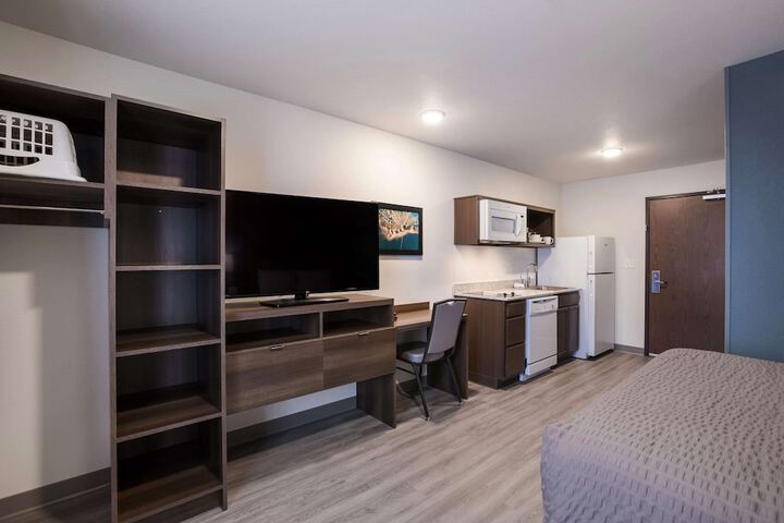 WoodSpring Suites Detroit Madison Heights