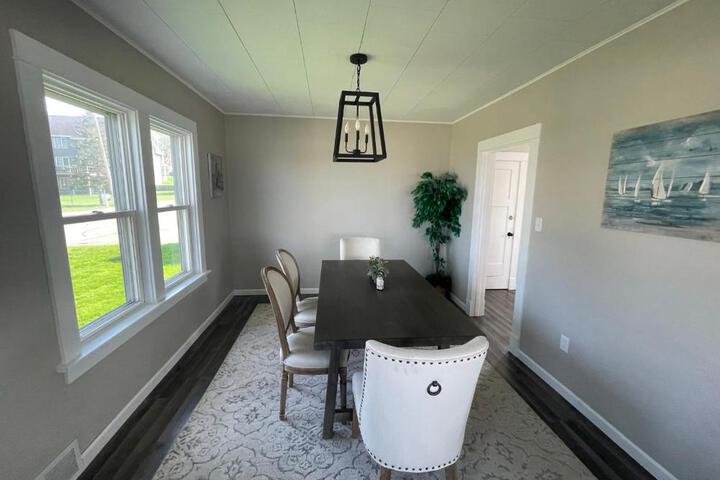3 Bedroom House with Lake Pepin views with access to shared pool