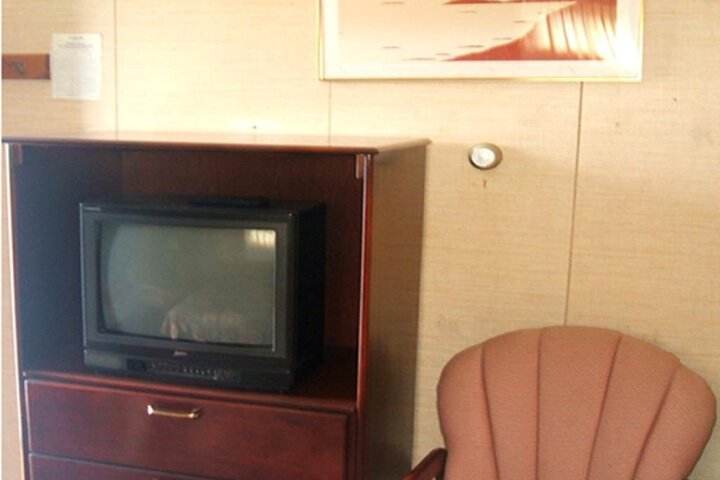 PASSPORT INN UTICA