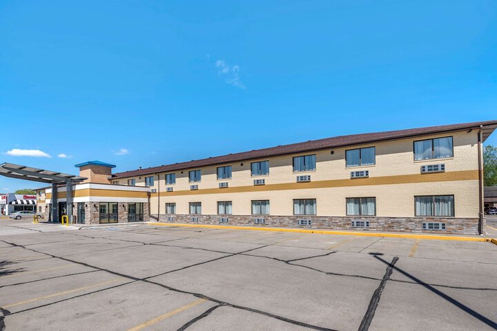 Hotel 3 of 64