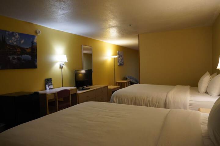 Timberland Inn & Suites
