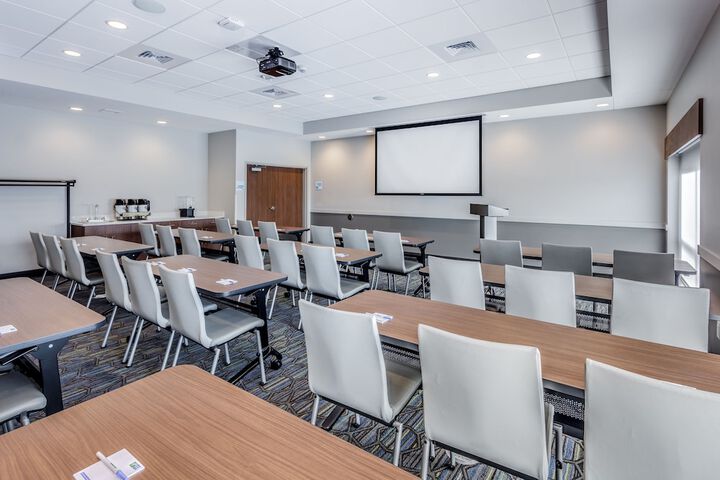 Holiday Inn Express & Suites Rice Lake by IHG