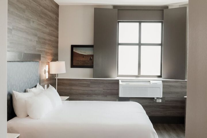 Room 45 of 174