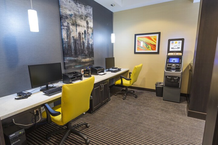 Holiday Inn Express & Suites Thunder Bay by IHG