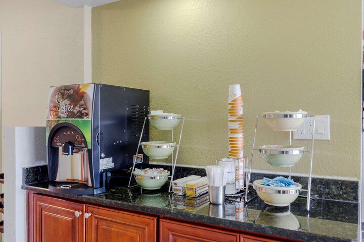 Breakfast/Coffee Service 30 of 35