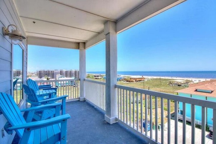 Beachgate CondoSuites and Oceanfront Resort