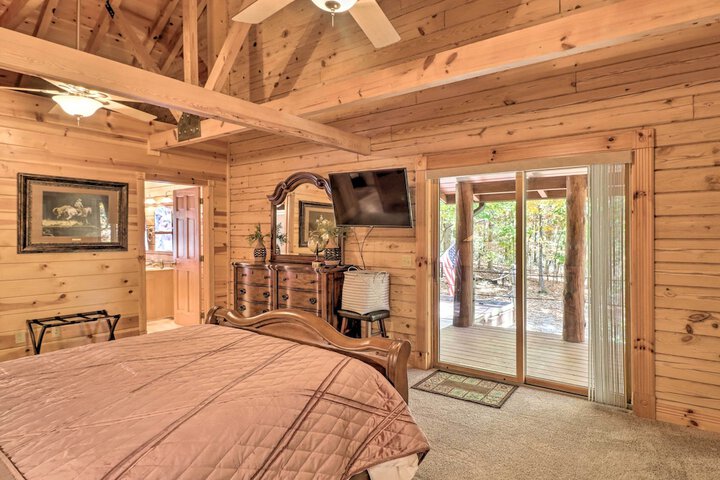 serenity Woods Cabin w / Hot Tub & Fire Pit