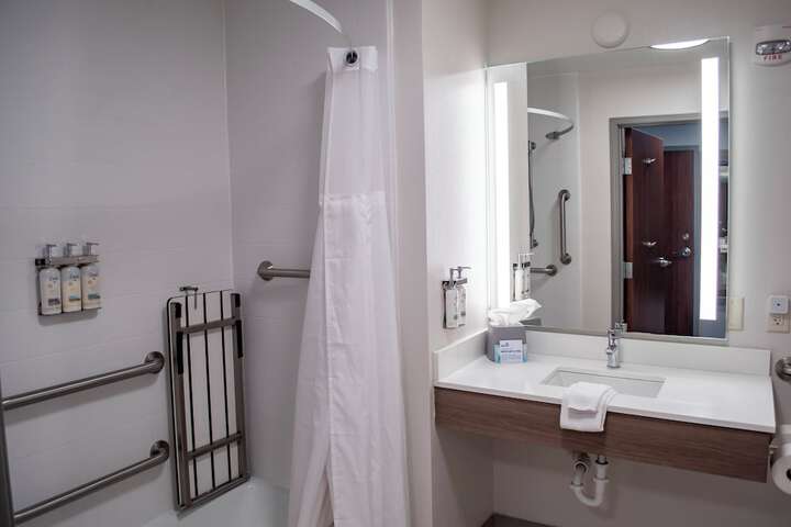 Holiday Inn Express and Suites Mason City by IHG