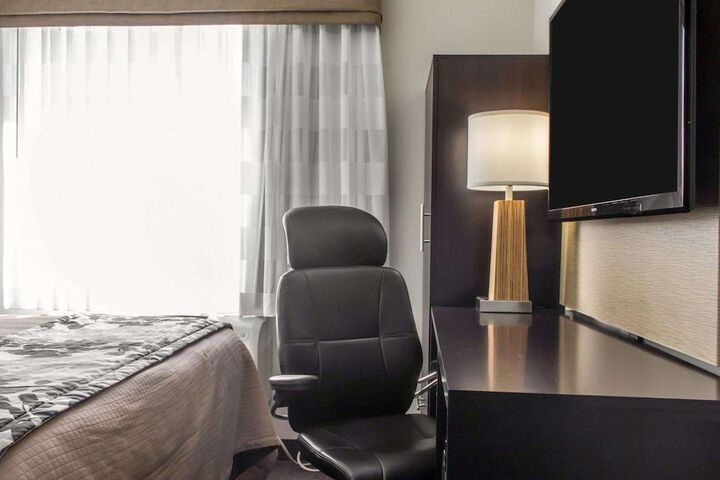 Room 12 of 27