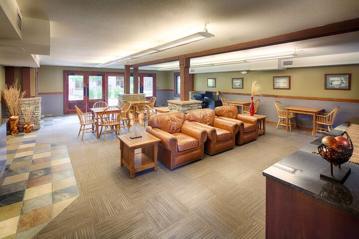 Lounge 39 of 44