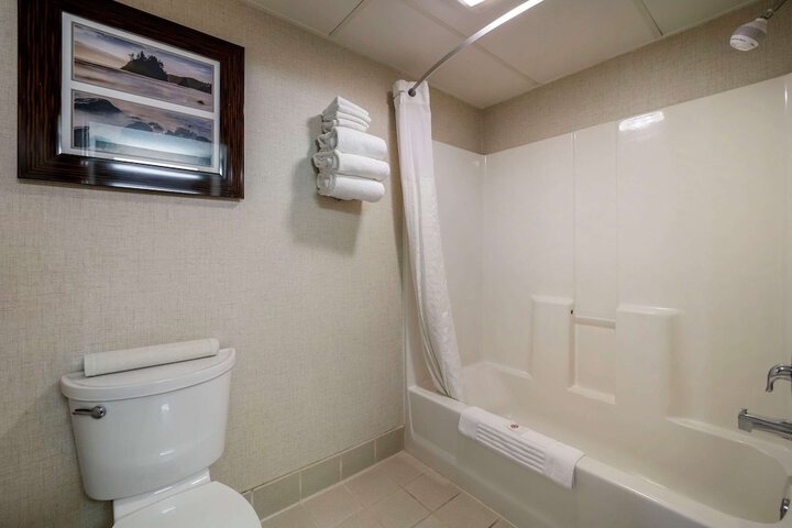 Room 10 of 32