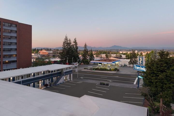 Travelodge by Wyndham Everett City Center