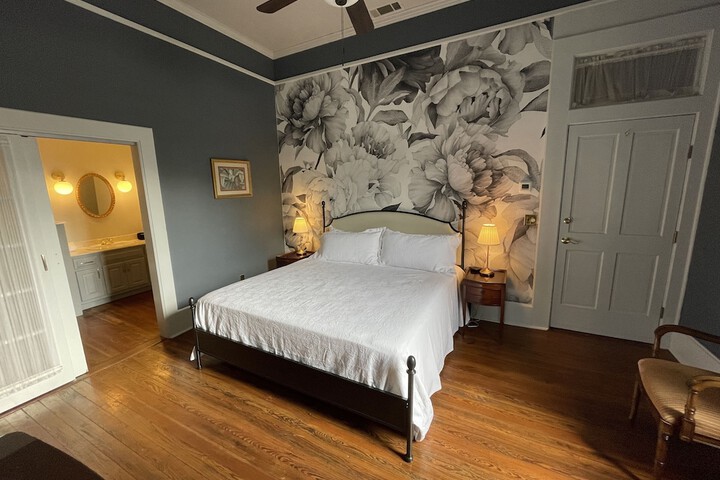 Room 25 of 87