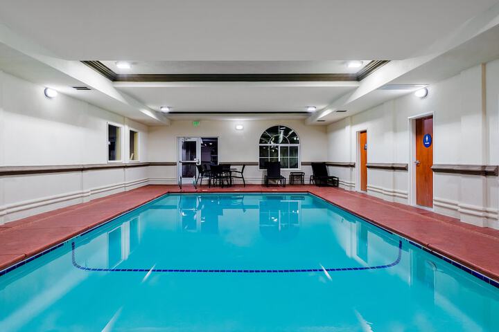 Holiday Inn Express & Suites Oroville Lake by IHG