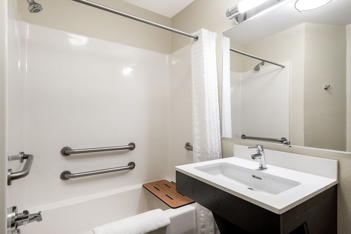 Room 32 of 40