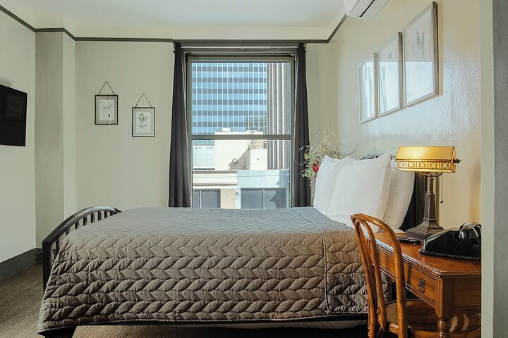Room 73 of 166