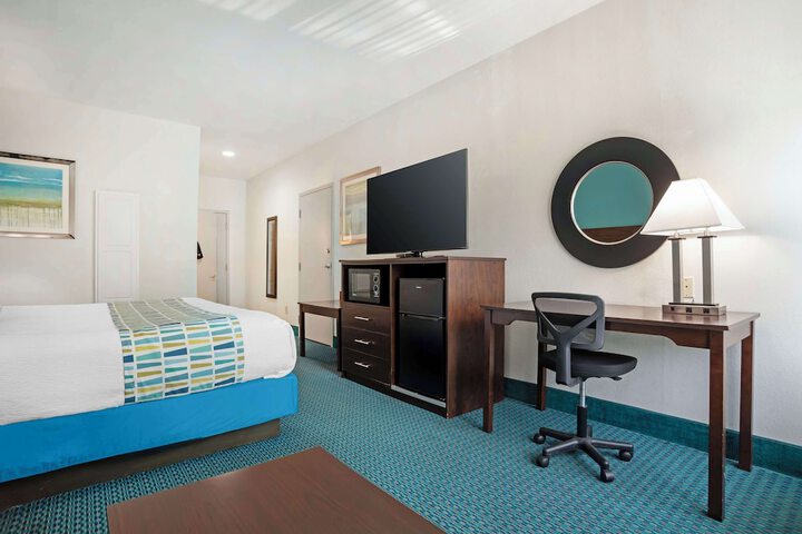 Room 13 of 38
