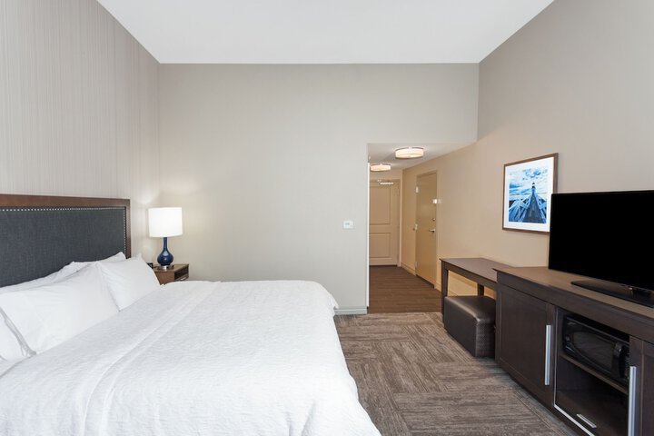 Room 28 of 40