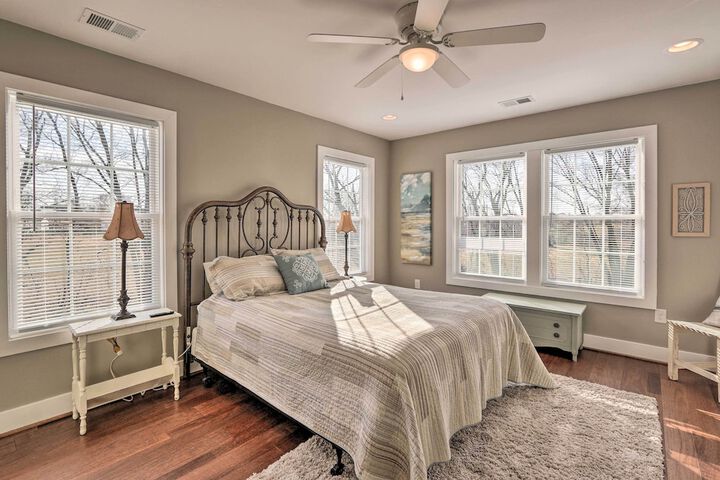 Morrisonville Manor w / Fire Pit & Hot Tub!