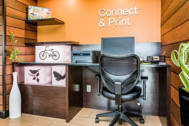 Business Center 26 of 26