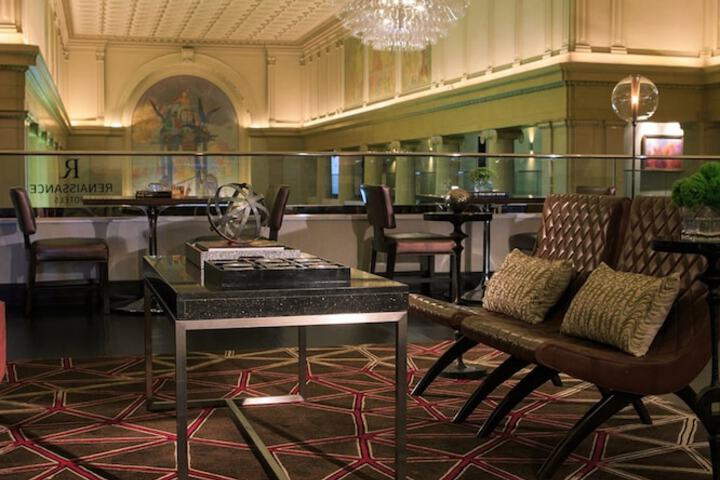 Lounge 86 of 101