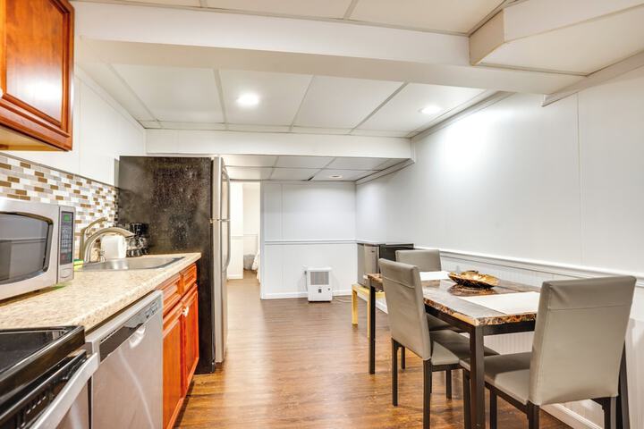Shared Yard 4 Mi to Nyc: Englewood Apartment!