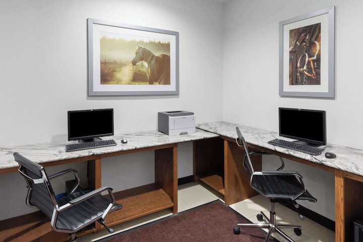 Business Center 52 of 52