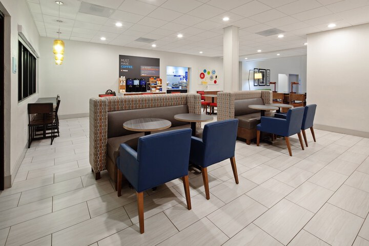 Holiday Inn Express & Suites Rancho Mirage - Palm Spgs Area by IHG