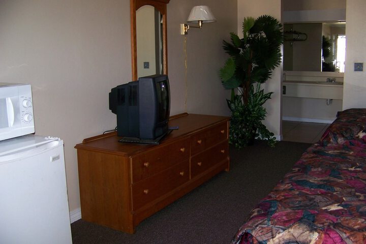 Room 7 of 16