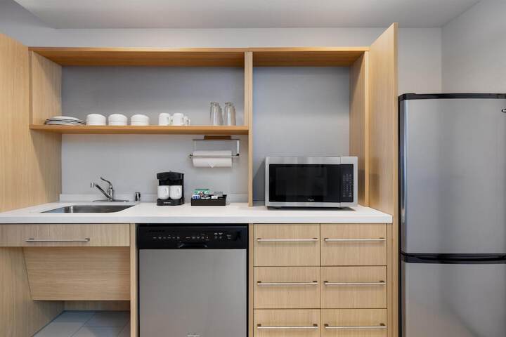 Home2 Suites by Hilton Milwaukee Brookfield