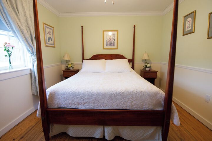Room 28 of 142