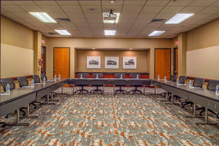 DoubleTree by Hilton Hotel St. Louis - Chesterfield
