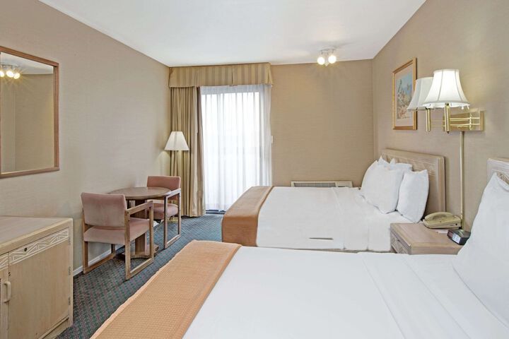 Room 13 of 21